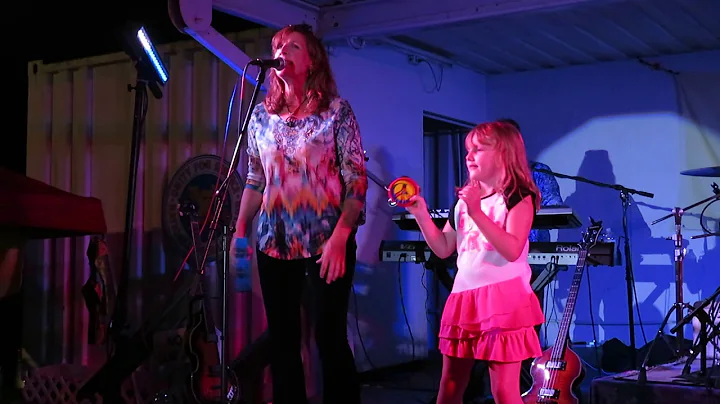 Colleen & girl (Large Flowerheads) - Blue Valley F...