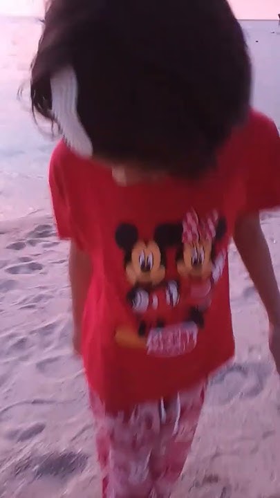 she-was-so-happy-when-she-on-the-beach-youtube