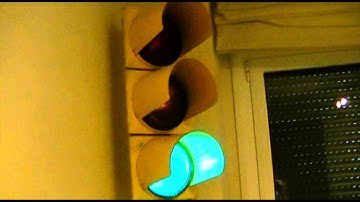 Traffic signal with arduino UNO - Semaforo con arduino UNO