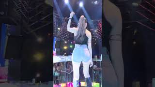 DJ NiNi quẫy cực sung tại xpose quận 6