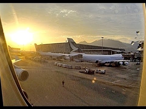 Timelapse: Sunrise Boeing 747-400ERF Take-Off Hong-Kong