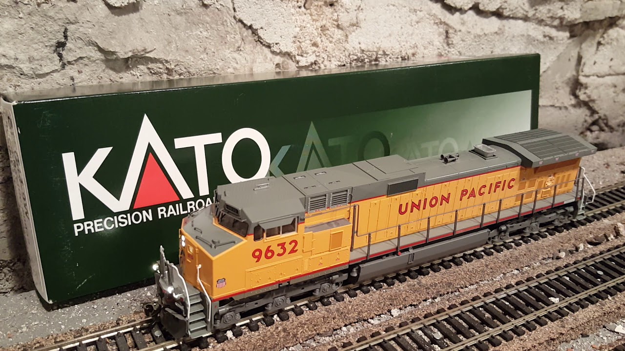 Kato 37-6362 EMD SD90/43MAC Diesel Locomotive Union Pacific Review ...