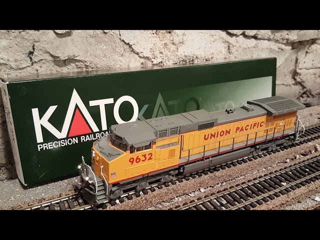 鉄道模型 KATO C44-9W UP #9702 s-l400.jpg