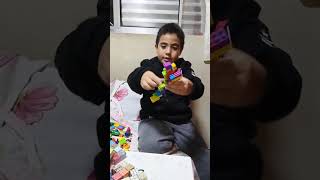 Natan Gabriel e seus lego