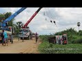 ឡានដឹកដីក្រឡាប់ - ទាញឡើងវិញ Accident dump truck overturned - recovery by 2 cranes