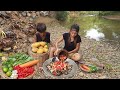 Survival Food: Catching River Crabs and mixing with hot chili for lunch