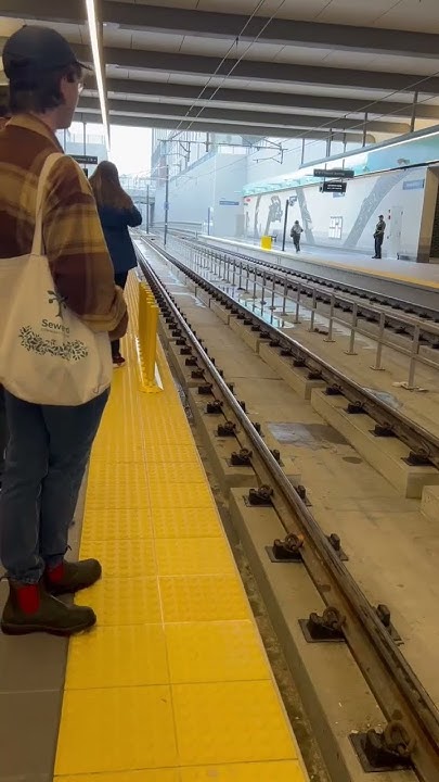 SEATTLE LRT/METRO 2 LINE OPENING!!!! [Train arriving at Spring District ...