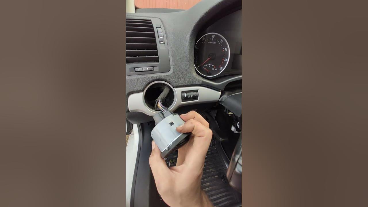 как снять переключатель света на шкода октавия а5