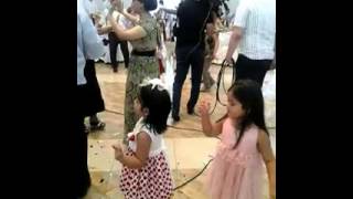 Zeyneb, Nihan Emi Neveleri Toyda Qan Eliyir 😂 😂