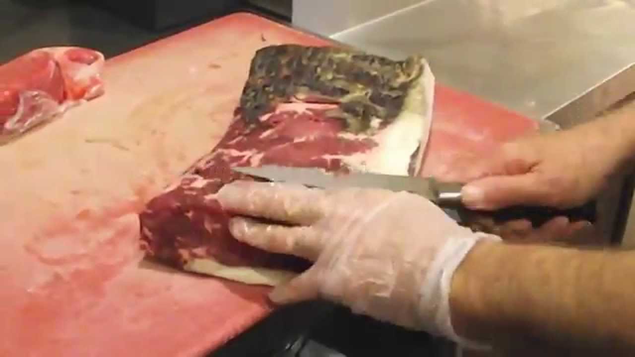 bestøver horisont Konsultere Trimming and Cutting UMAi Dry® Dry Aged Steak - YouTube