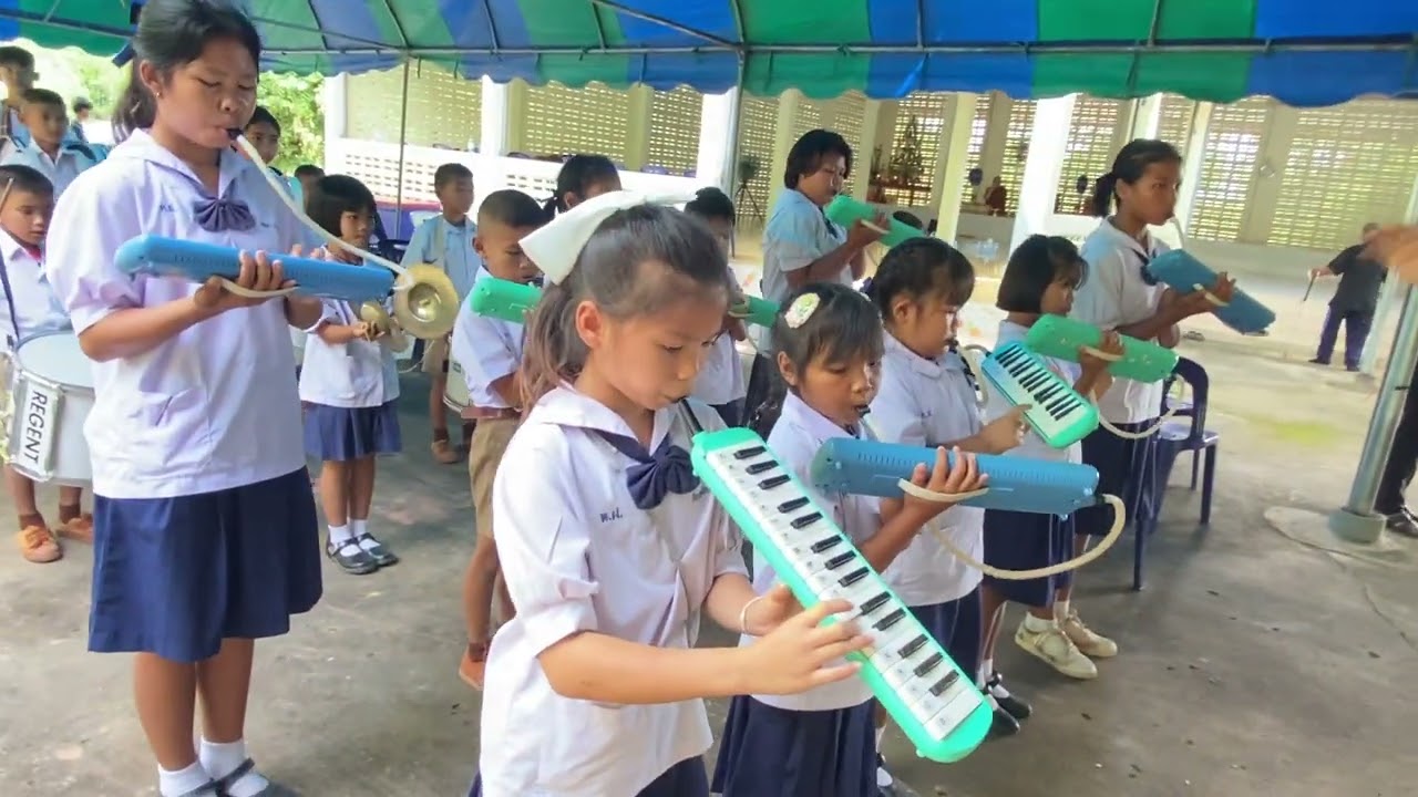 บรรเลงดนตรีในพิธีงานศพ โรงเรียนหินฝนวิทยาคม