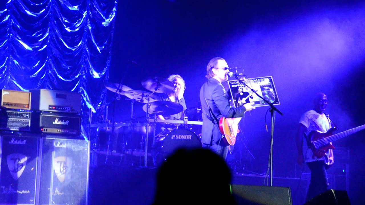 Joe Bonamassa gets his first golden plate @ the Grugahalle [HD]