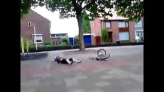 Kid rides his BMX [FAIL]