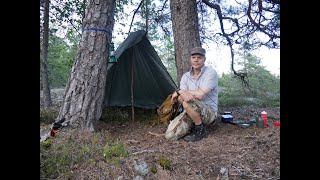 SOMMAR-CAMPING PÅ BERGET. KNIVAR FRÅN &quot;TOPS