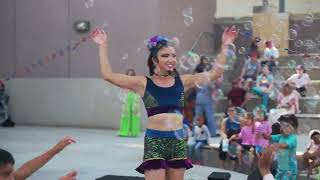 Zoe Stardust does an Outdoor Bubble Show!