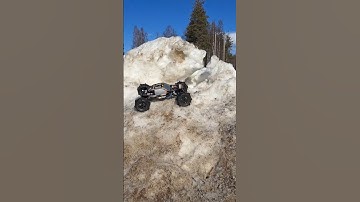 AXIAL AX10 RC FORMULA OFFROAD RIG ON SNOW #shortvideo #axial #viral #rcfoff #rccar #shorts #fyp