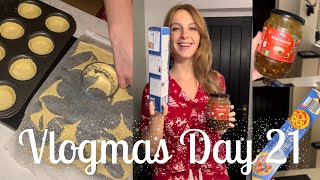 Another day baking in a tea room | Vlogmas day 21