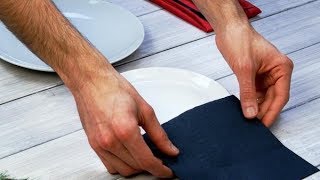 На новогоднем столе кладем салфетки на тарелку вот так. Просто прелесть! На новогоднем столе кладем салфетки на тарелку вот так. Просто прелесть!