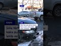 Sõle tänaval põrkas kokku kaks autot, sõidukitest lekib vedelikku