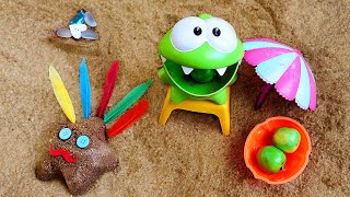 Игры В Песочнице: Ам Ням Украшает Куличики Из Песка! Развивающее Видео Для Детей И Песочница