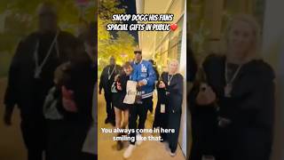 Snoop dogg his fans  spacial gifts in public❤️ #rap #rapper #snoopdogg #rapperlife #hiphop #music