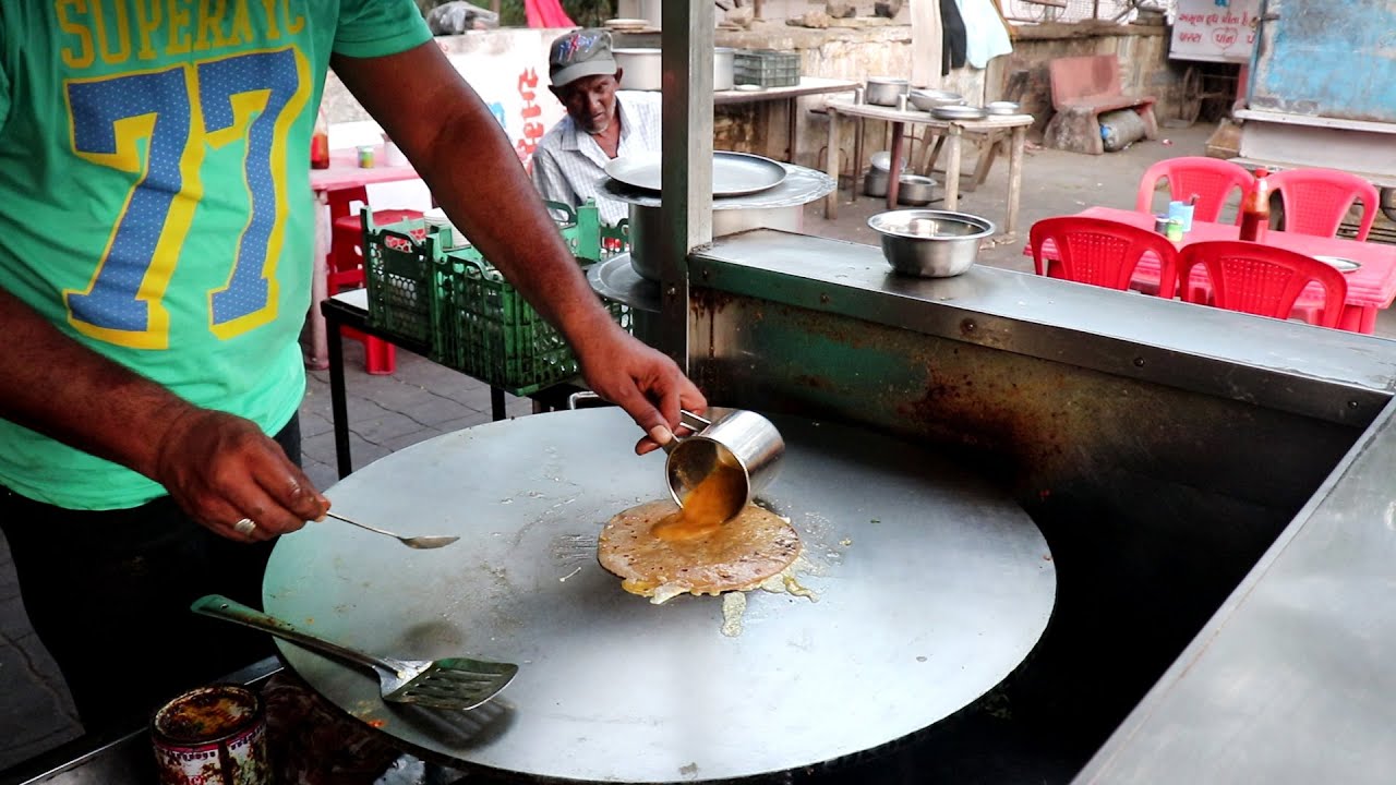 Roti Base Egg Pizza Making On Street | Egg Street Food | Indian Street Food | Street Food Fantasy