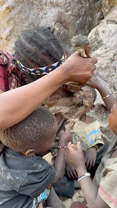 🙈see what mother and kids eat #hadzabetribe #africa #shortvideos #food