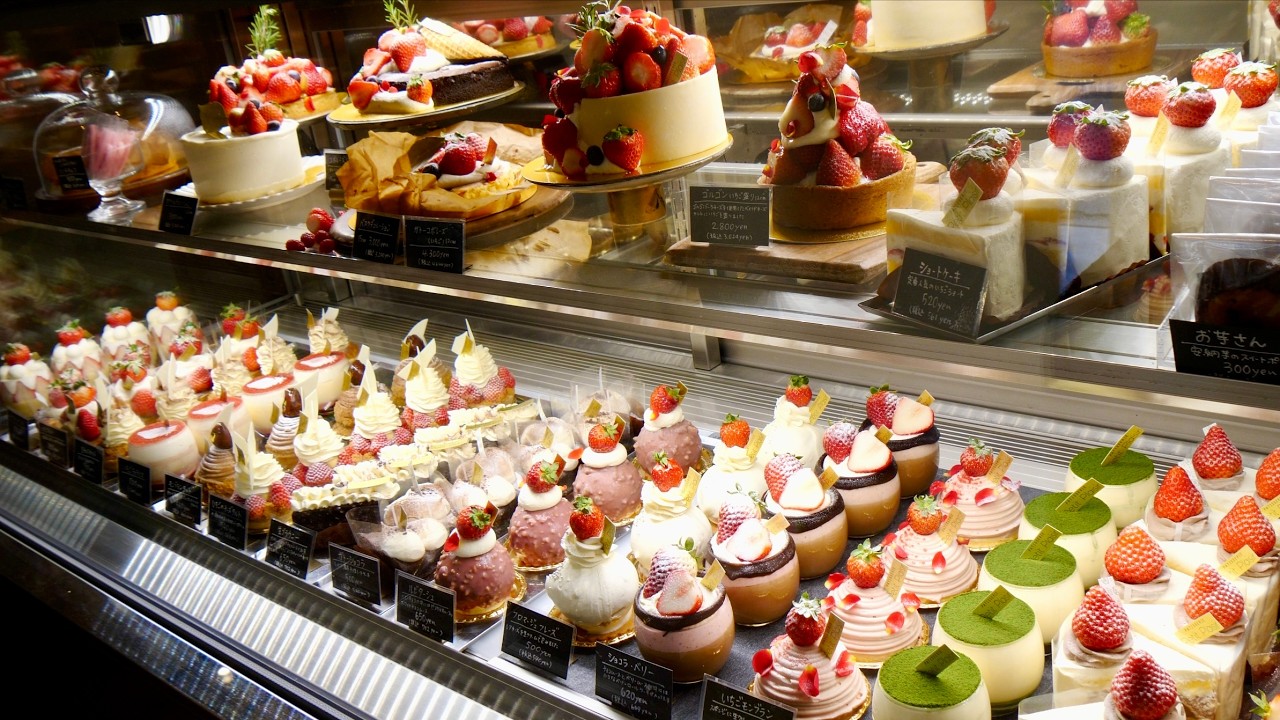 Сладкий аромат в воздухе – утро в японской кондитерской, помешанной на клубнике.