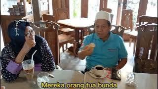 Bersama eyang menikmati makan siang di Waroeng Pati