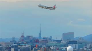 大都市を背後に抱える福岡空港 飛行機離着陸