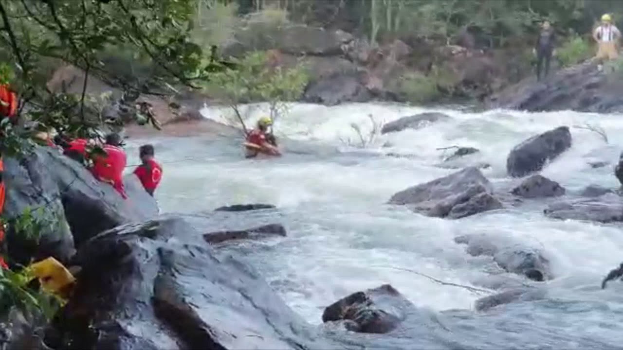 CBMDF resgata mulher ilhada perto da barragem do Paranoá