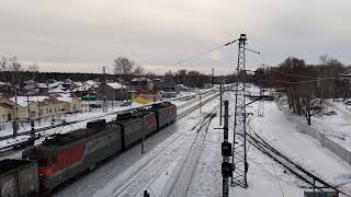 Электровоз ВЛ11.8-581/569Б с грузовым поездом на ст.Филино