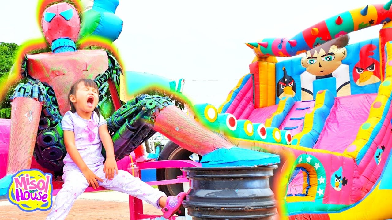 มิซอลลุ้นบ้านเป่าลม ถ่ายรูปกับสไปเดอร์แมน