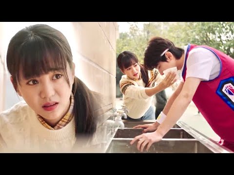 ترمي الكرة في وجهه وتجعله ينزف نهر يجري خلاله