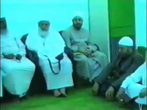 إنشاد للشيخ محمود الدرة حفظه الله بحضور الشيخ محمد علوي المالكي رحمه الله يا كرام الحمى