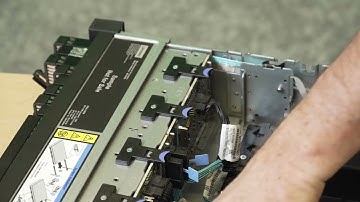 Lenovo ThinkSystem SR850 V3 installing a 2.5-inch drive backplane