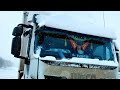 Казань завалило снегом 🌨. Стою в большой пробке на  Нижний Новгород.
