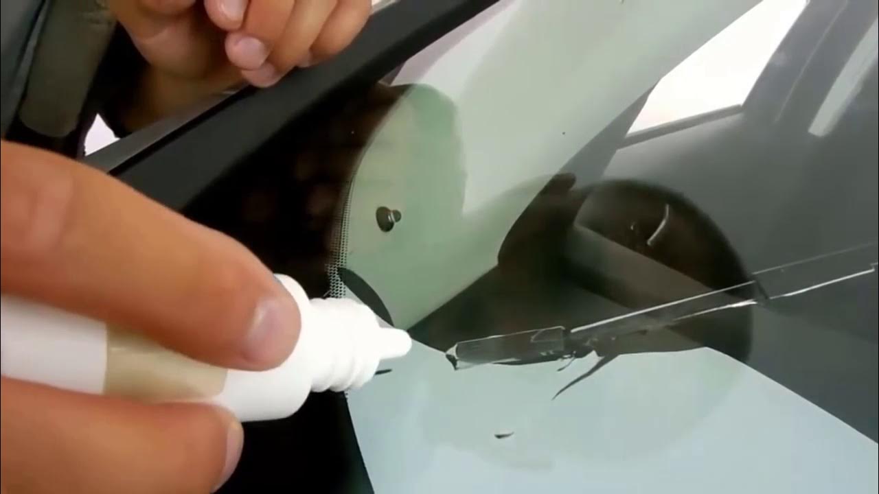 Как остановить трещину на стекле автомобиля. Заделывание трещин на лобовом стекле. Заклейка трещин лобового стекла. Заделать трещину на лобовом стекле. Заделка трещины лобового стекла.