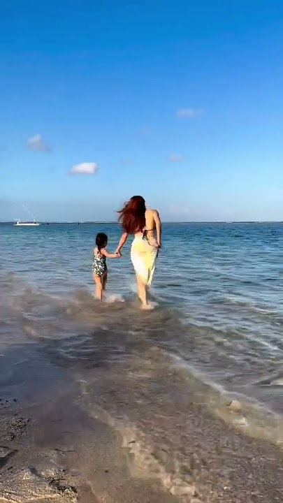 Aura Kasih main di pantai #aurakasih #beach