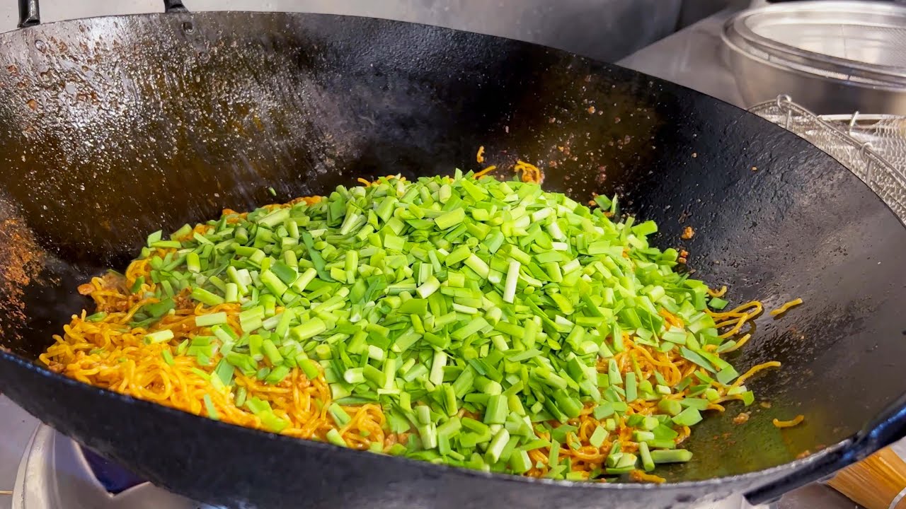 辣醤麺　spicy sauce noodles