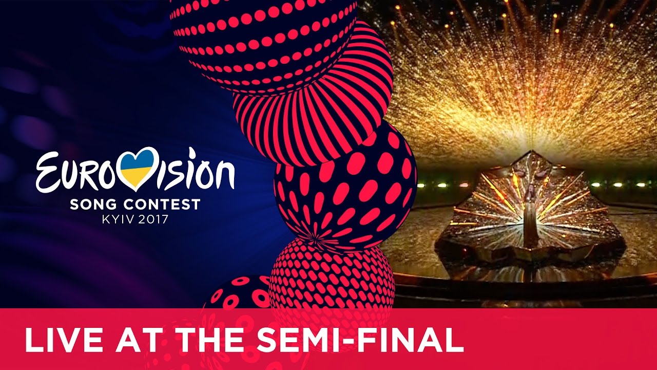 Lucie Jones - Never Give Up On You (United Kingdom) at the first Semi-Final