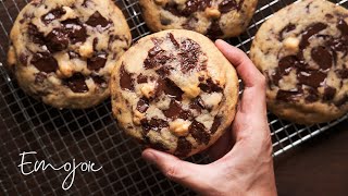 The Best Soft Chocolate Chip Cookies Recipe | Emojoie screenshot 5