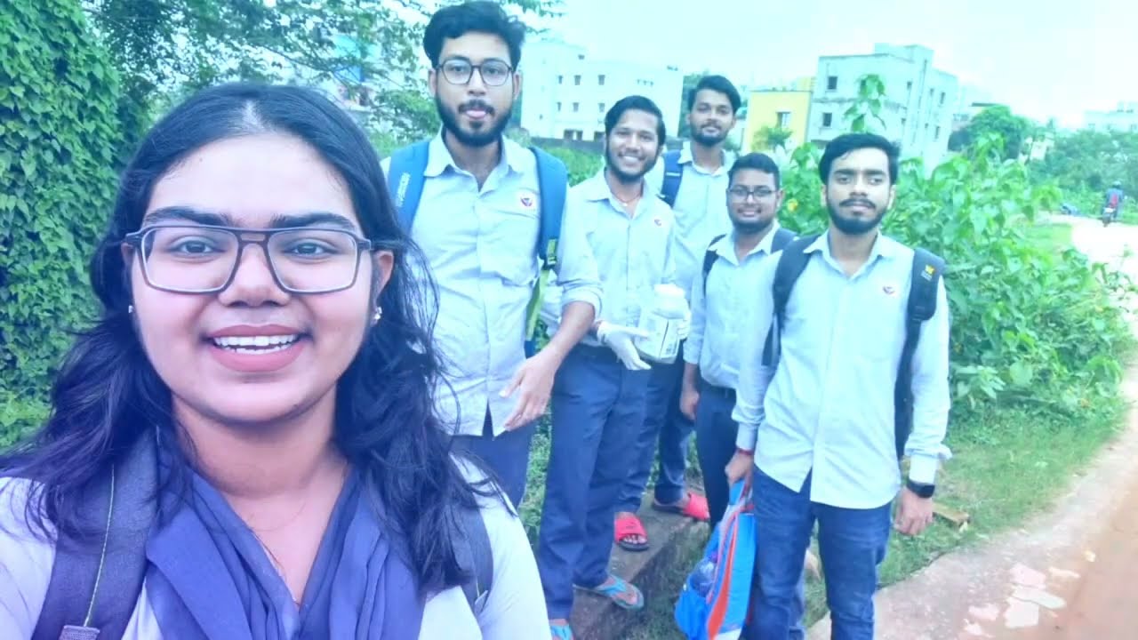 School memories emotional lines story | school memories friend love quotes | School life,Safar