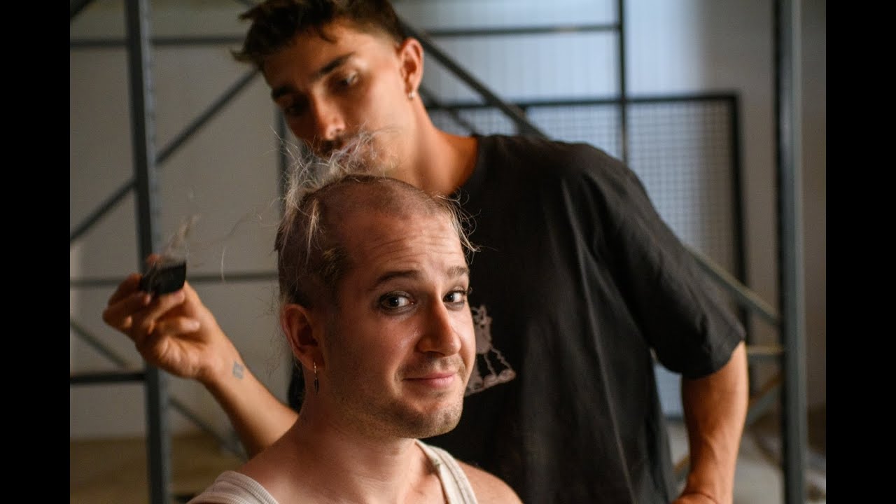 Darrere de "ELS DOS MONS": Capítol 5 - UNA MÀ PER AGAFAR