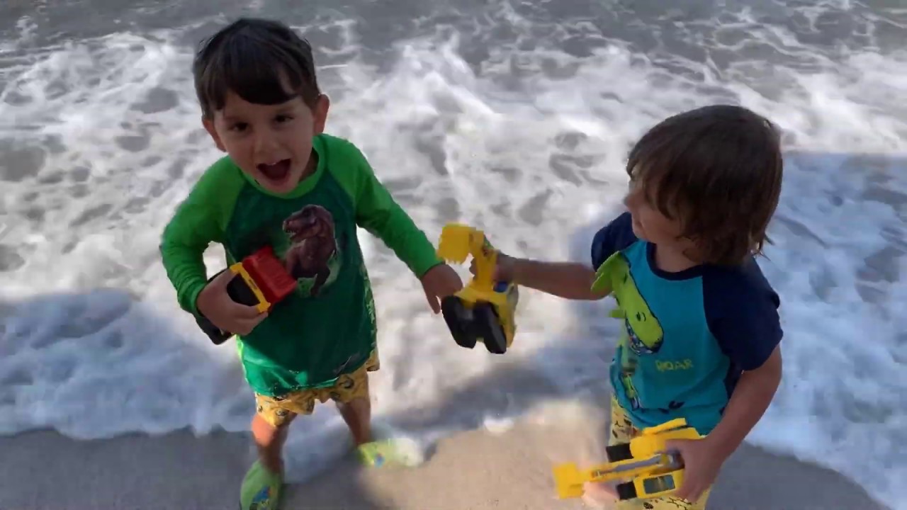 Yusuf heykel oldu Fatih Selim gıdıkladı ama hiç gülmedi😂Amaa sonra pes ettiii😂