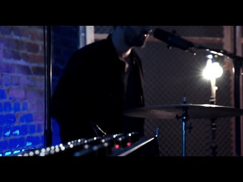 LUI HILL _ So Inbetween _ live session