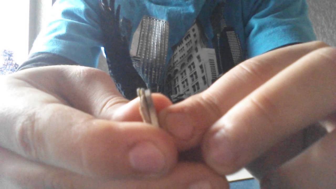 Как обмануть автомат с жевательной резинкой? - YouTube