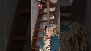 Mama Lela Horror There Are Feet In The Attique