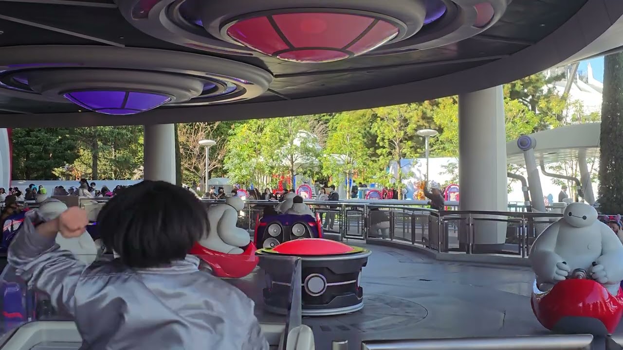 25/12/10 Disney land #baymax #ﾊｯﾋﾟｰﾗｲﾄﾞ #踊るおじいちゃん3