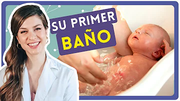 ¿Con qué frecuencia hay que bañar al recién nacido antes de que se le caiga el cordón umbilical?